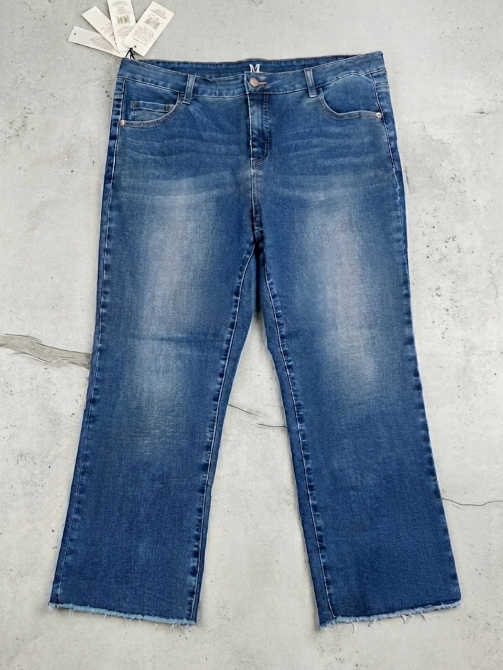 Modern Mid-Rise Cropped Straight Jeans in Blue